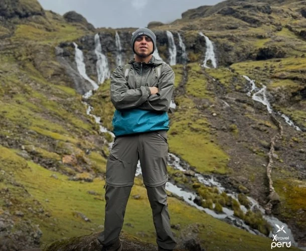Descubra a beleza oculta dos Andes perto de Cusco. Caminhe entre lagoas cristalinas, ouça o rugido das cachoeiras e conecte-se com a natureza em seu estado mais puro. Venha explorar este paraíso natural!
