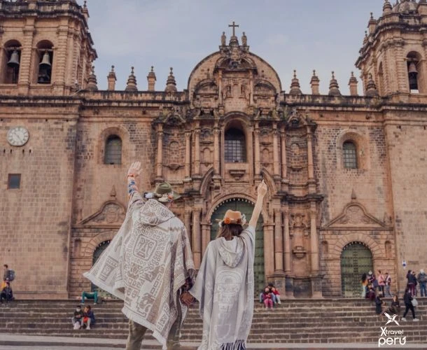 ¡Una joya escondida de Cusco! Recorre callecitas mágicas, acueductos coloniales y el arte místico del Museo Hilario Mendívil. ¡Un paseo lleno de alma!