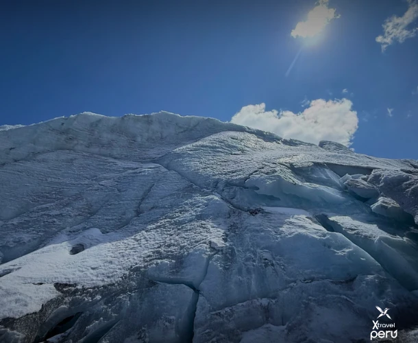 Explora los paisajes majestuosos del Ausangate en un día. Caminata desafiante con vistas que roban el aliento.