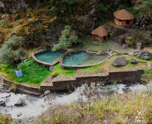 Um passeio de um dia único saindo de Cusco: relaxe nas fontes termais de Chimur, cercado por paisagens andinas.