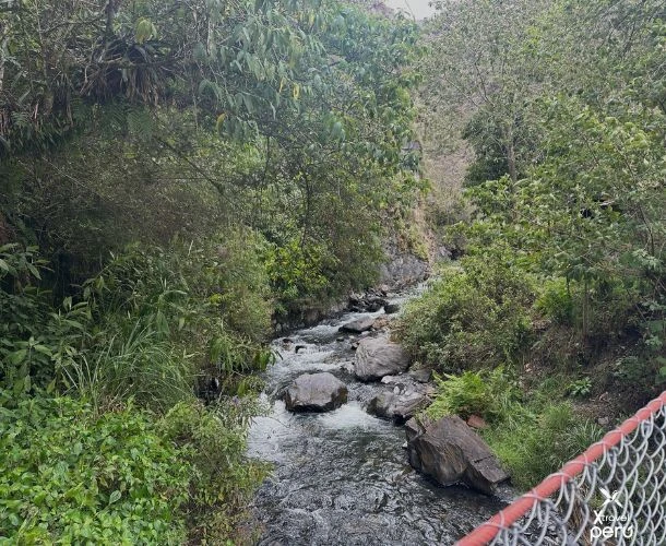 Descubra as fontes termais de Chimur em um passeio de um dia inteiro. Perfeito para recarregar as energias e desfrutar da tranquilidade andina.
