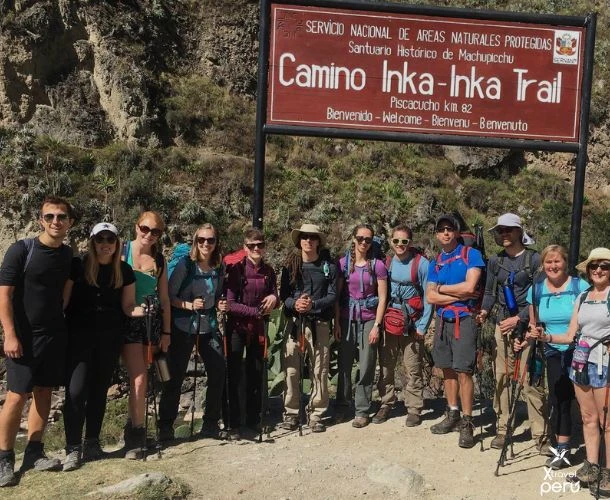 Descubre el místico Camino Inca y vive la aventura de 2 días hacia Machu Picchu. Naturaleza, historia y paisajes únicos te esperan en esta experiencia inolvidable.