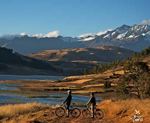 Cycle with the majestic Salkantay Snowcap in the background. An ideal route for cyclists of all levels looking for epic scenery without the rigor of a full-day tour.