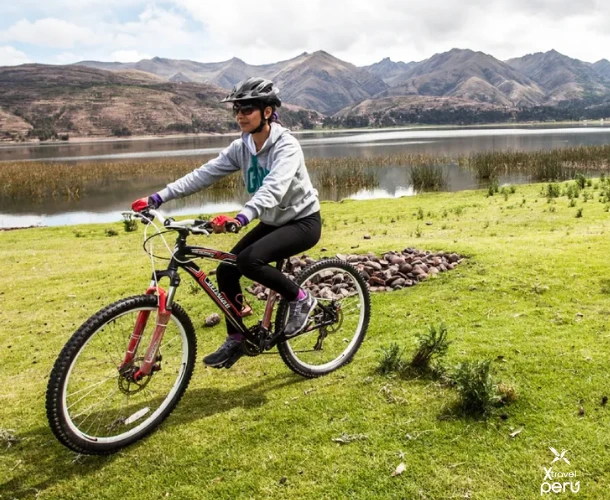 Enjoy cycling around the beautiful Huaypo Lagoon. An easy route that combines exercise, tranquility, and spectacular views of the Cusco highlands.