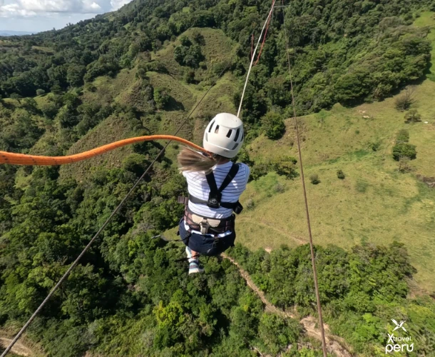 Cross the Tibetan Bridge, testing your balance over the void. One of the 5 activities that allows you to calmly admire the valley's depth.