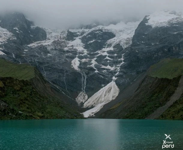 Discover Humantay Lagoon on a full-day tour from Cusco. Turquoise waters, a sacred mountain, and unforgettable landscapes.