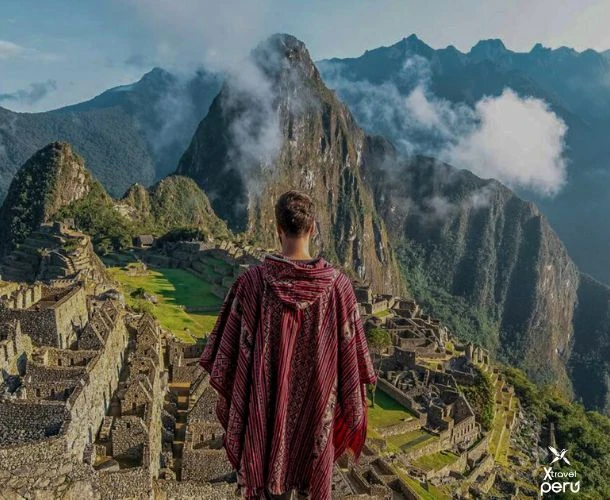 Atrévete a descubrir Machu Picchu desde una nueva perspectiva. Recorre Santa Teresa en una aventura de 2 días y 1 noche llena de paisajes inolvidables, senderos secretos y una conexión total con la naturaleza. ¡Explora lo inesperado!