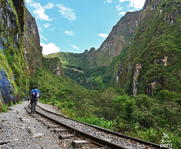 Cycle through the stunning canyons following the train tracks. Biking becomes an immersive experience that brings you closer to Machu Picchu step by step. The route is the adventure!
