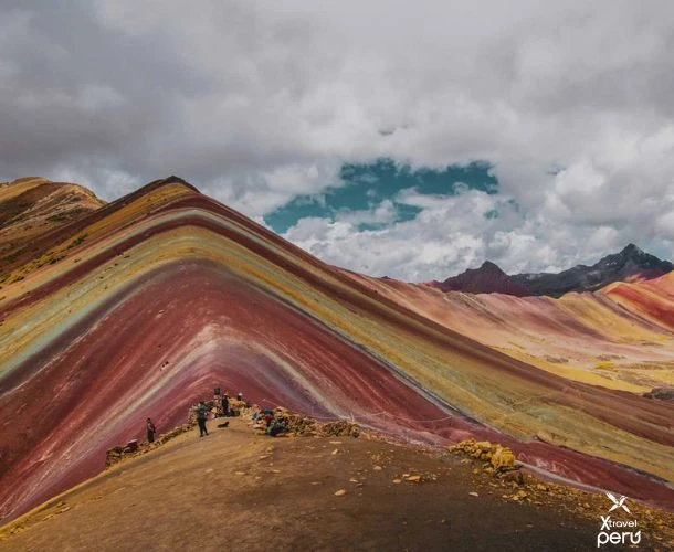 Experience an adventure at over 5,000 m: discover the Rainbow Mountain and the stunning Red Valley.