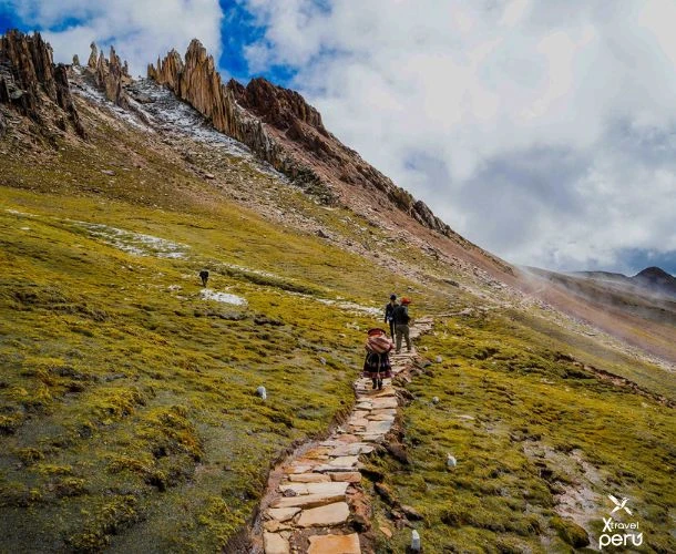 Explora Palcoyo en un solo día. Montañas de colores, vistas panorámicas y una caminata suave hacen de este tour una experiencia única y accesible en los Andes.