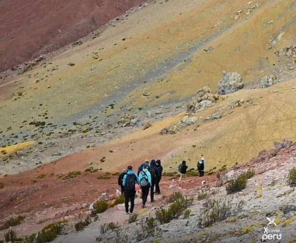 Palcoyo en 1 día: alternativa ideal a Vinicunca, con montañas de colores, menos caminata y vistas espectaculares. Disfruta una experiencia única en los Andes peruanos.