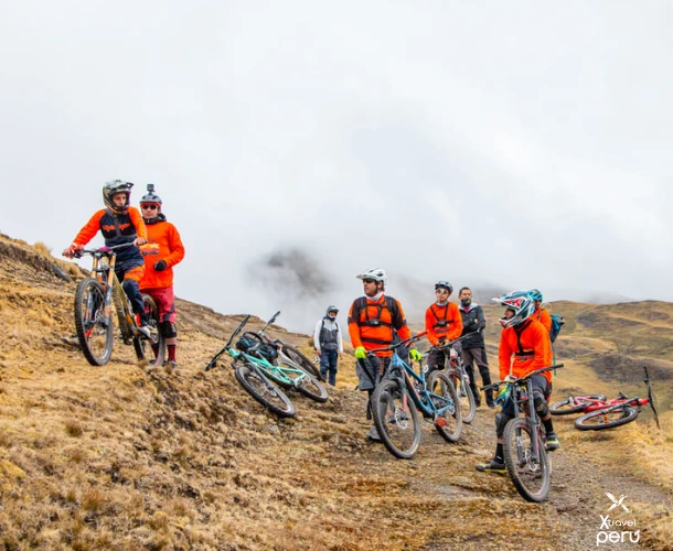 A well-deserved rest at the summit. Enjoy the companionship and panoramic views of the Patacancha Valley. Ready for the descent!