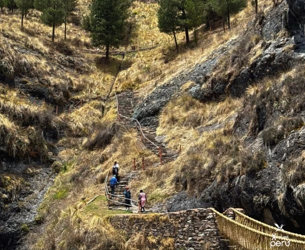Explore Q'eswachaka and connect with the living roots of the Andes and its ancient landscapes.