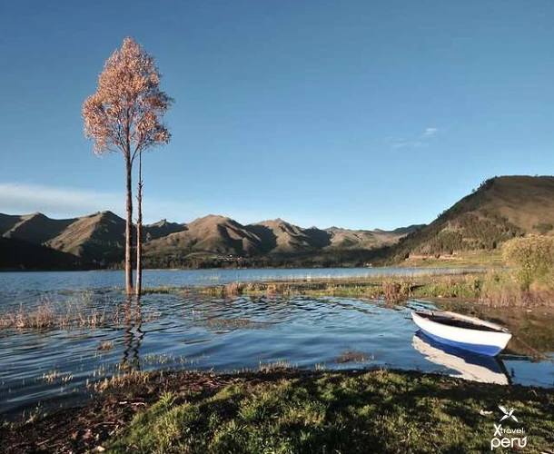 Discover the beauty of Huaypo Lagoon. An ideal starting point for your Stand Up Paddle adventure. Enjoy the tranquility of the water surrounded by Andean mountains and skies.