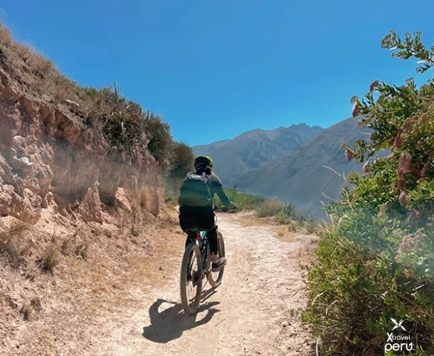 Immerse yourself in the route, enjoying the Andean sun and fresh air. Cycling is the perfect way to explore less traveled roads and feel the energy of the Sacred Valley.