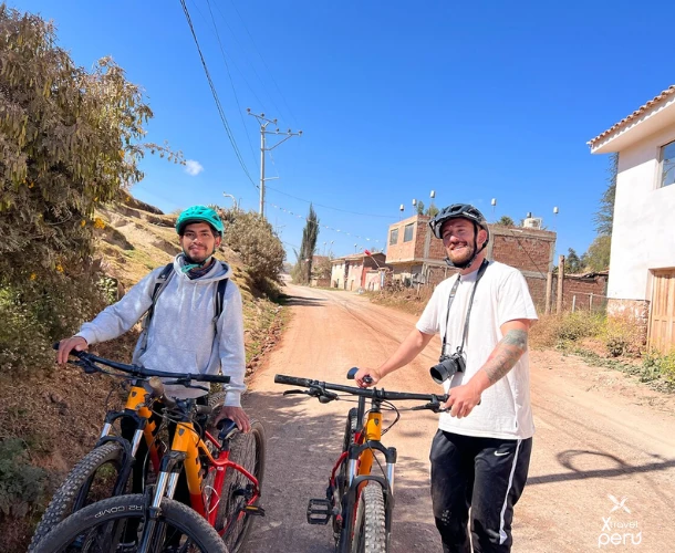A stop on the route for a memorable photo. Get up close to the traditional villages before heading to the archaeological sites of Moray and the Maras Salt Mines.