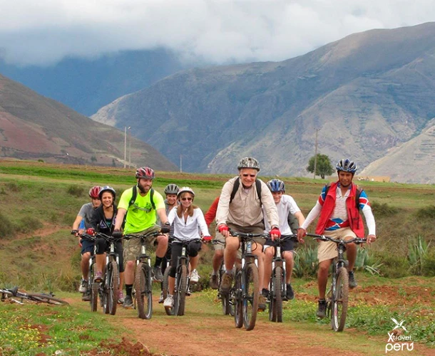 Live the adventure with your friends or family. The Pisac route is perfect for enjoying MTB as a group, with guides ensuring everyone's fun and safety.