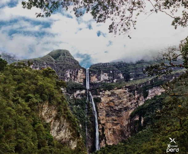 Discover the imposing Gocta waterfall, one of the tallest in the world, on a natural adventure filled with verdant landscapes and fresh air.