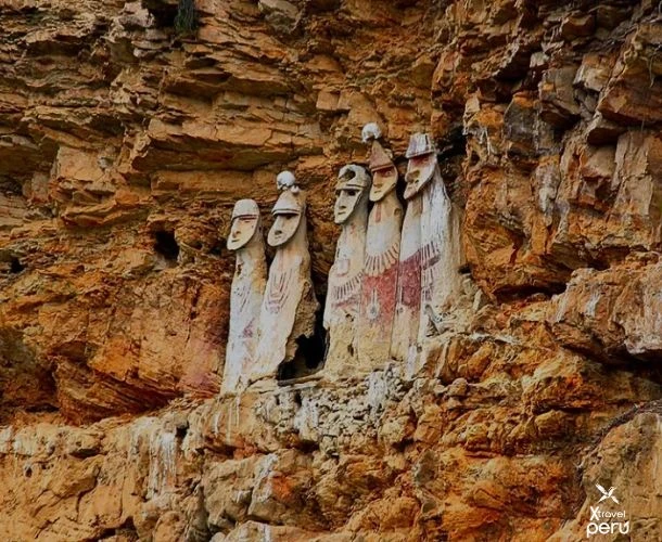 Kuélap and Karajía: architecture in the clouds and burials in the impossible. A journey to the heart of Peruvian mystery.
