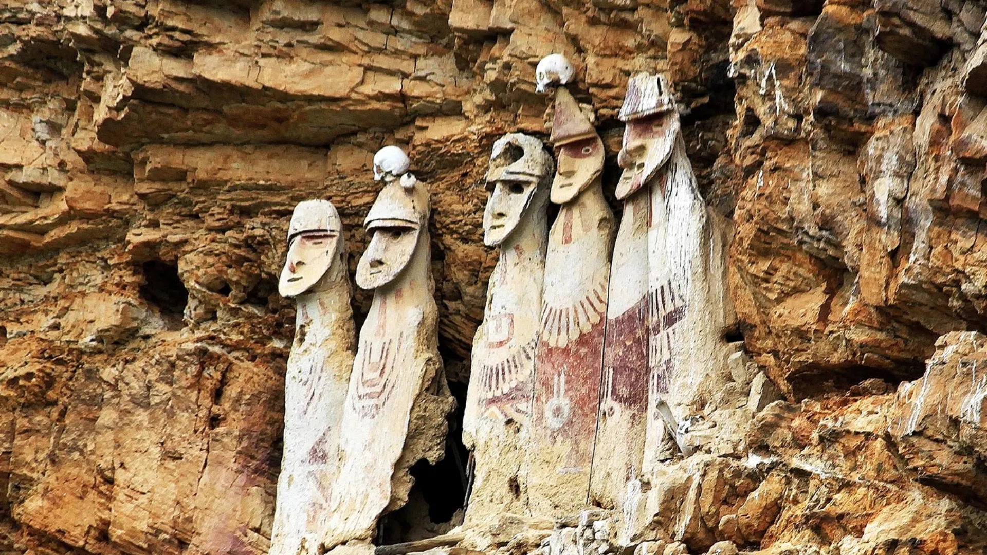 Tour Kuelap and Sarcófagos de Karajía 2D/1N from Chachapoyas – Archaeological Experience through the Chachapoya Treasures - XTravel Perú