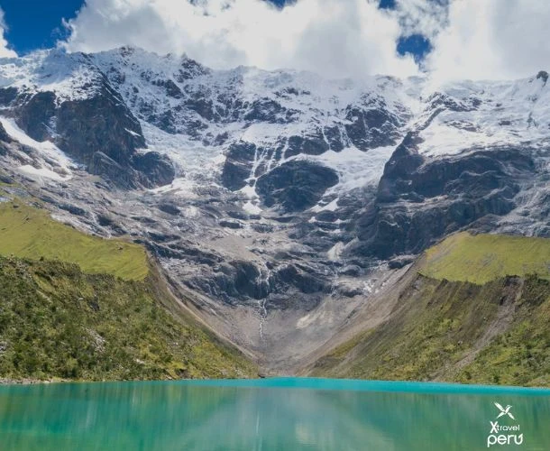 Camina entre nevados imponentes y lagunas turquesa en esta ruta inolvidable. 2 días y 1 noche de adrenalina, naturaleza pura y energía andina. ¡Vive el reto, vive el viaje!