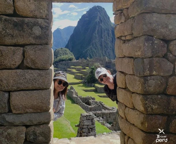 Un día, una maravilla. Descubre Machu Picchu con guía, tren y transporte incluidos desde Cusco. ¡Imperdible!