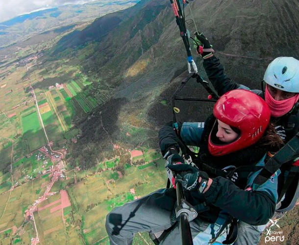 Fly with an expert. Tandem paragliding is safe and exciting. Share the panoramic view with your instructor while enjoying the fresh Andean air and the valley views.