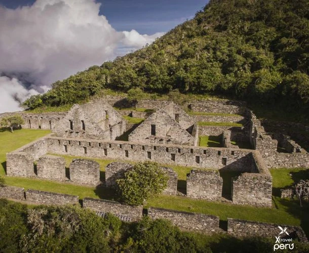 Connect with Inca grandeur on an eight-day journey that connects the imposing ruins of Choquequirao with Machu Picchu.