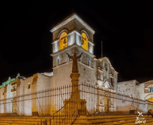 Um city tour por Arequipa é uma viagem por conventos, mirantes e sabores que contam mil histórias.