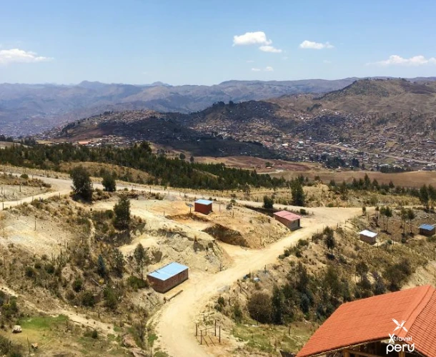 Chegue à Morada dos Deuses de quadriciclo, percorrendo paisagens abertas perto de Cusco. O veículo perfeito para uma aventura com um destino cultural e fotográfico único.