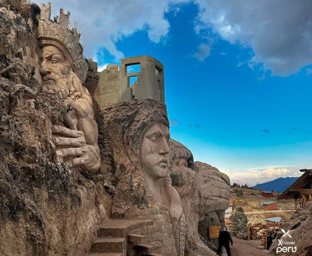 Descubra as impressionantes figuras esculpidas que parecem portais míticos. A Boca do Puma oferece uma oportunidade fotográfica espetacular que combina aventura e lenda andina.