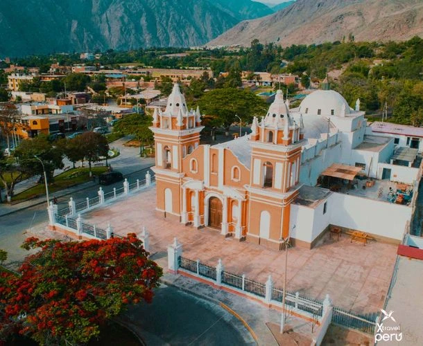 Do rio ao deserto: aventura, tradição e bom pisco acompanham você neste passeio por Lunahuaná e Ica.