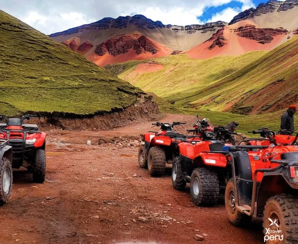 Access the spectacular Red Valley thanks to the efficiency of the quad bike. A crimson-toned Martian landscape that perfectly complements the Rainbow Mountain.