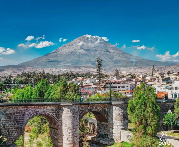 Disfruta un viaje lleno de historia y paisajes desde la Blanca Arequipa hasta la mágica ciudad inca de Machu Picchu en siete días.