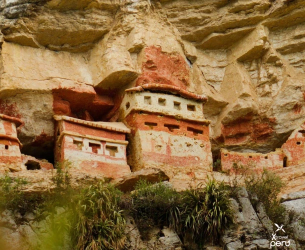 Discover the Revash Mausoleums, a sacred Chachapoyas site. These funerary tombs, shaped like small houses, are built into cliffs and decorated with cave paintings.