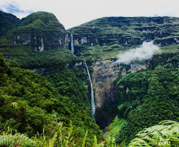 Chachapoyas te cautiva con su historia milenaria, pueblos encantadores y la imponente catarata de Gocta.