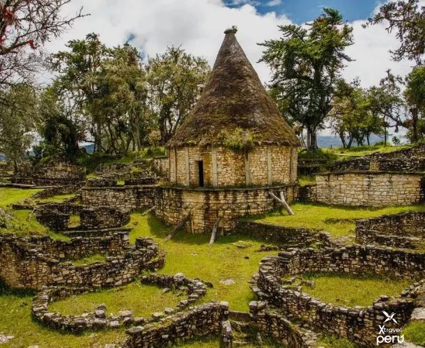 Explora la tierra de las nubes: fortalezas, cataratas y paisajes místicos te esperan en Chachapoyas.