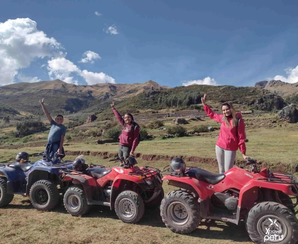 Sinta a liberdade de explorar as paisagens andinas de Cusco em quadriciclo. Uma experiência emocionante que o leva por vales e vistas espetaculares, descobrindo a cultura local.