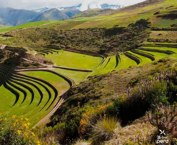 Be amazed by Moray, the Inca agricultural experimentation center. Its circular terraces create perfect microclimates for crops. A milestone of pre-Hispanic engineering and knowledge.