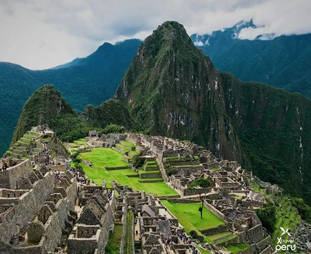 Discover Machu Picchu, the energy of the Sacred Valley, and the vibrant colors of Vinicunca in a single tour.