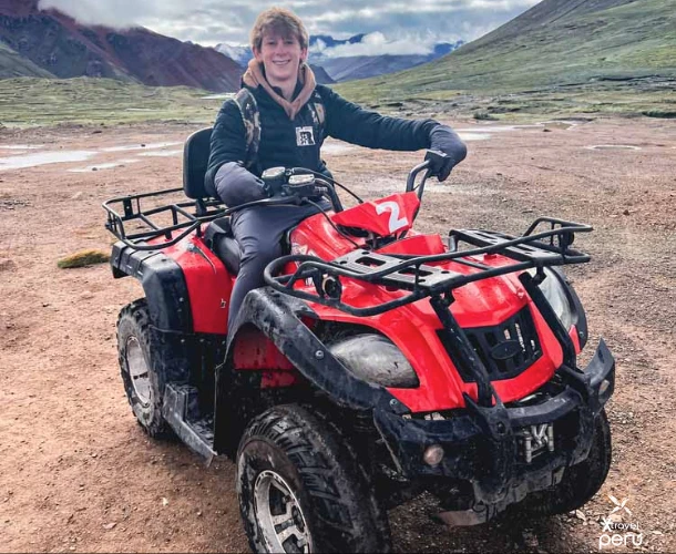 The quad bike takes you further. Enjoy the comfort and excitement of the ride before the final hike. An optimized tour that maximizes adventure and panoramic views.
