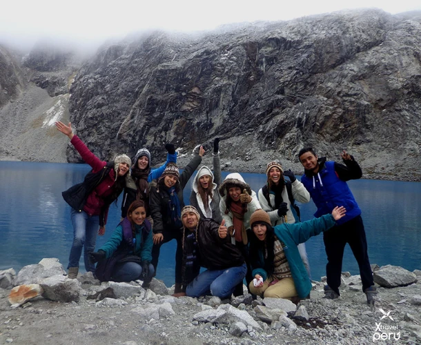 Vive Huaraz 5D/4N un viaje de paisajes impresionantes, aire puro y experiencias andinas auténticas.