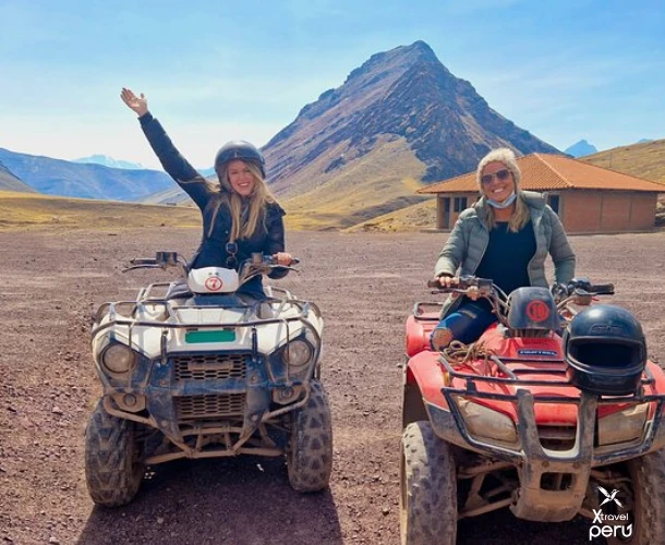 The power of the quad bike takes you through the rugged terrain of the mountain range. Enjoy the exciting group caravan, conquering the high-altitude routes that bring you closer to the marvel of Vinicunca.