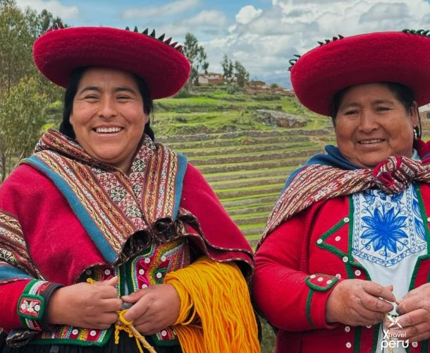 Vive Chinchero desde adentro. Un día con su gente, sus tejidos y su esencia andina te cambiará para siempre.