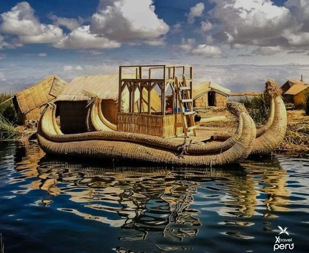 Experimente a magia do Lago Titicaca: flutue sobre as ilhas totora e passe um tempo com os artesãos que mantêm sua herança viva.