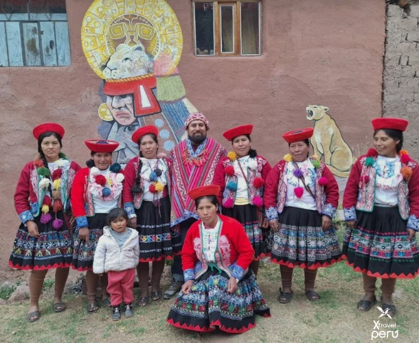 Ccaccaccollo te abre sus puertas: siente la autenticidad de los Andes en cada sonrisa y tejido.