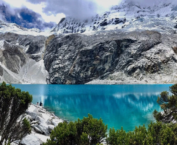 Aventura andina total: disfruta las aguas intensas de Laguna 69 y la magia de Llanganuco rodeado de gigantes nevados.