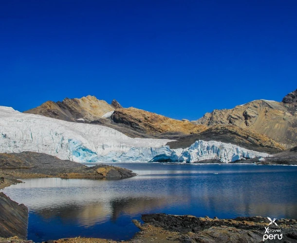 Vive un día inolvidable rumbo al Pastoruri: colores andinos, lagunas congeladas y la poderosa historia del clima en transformación.