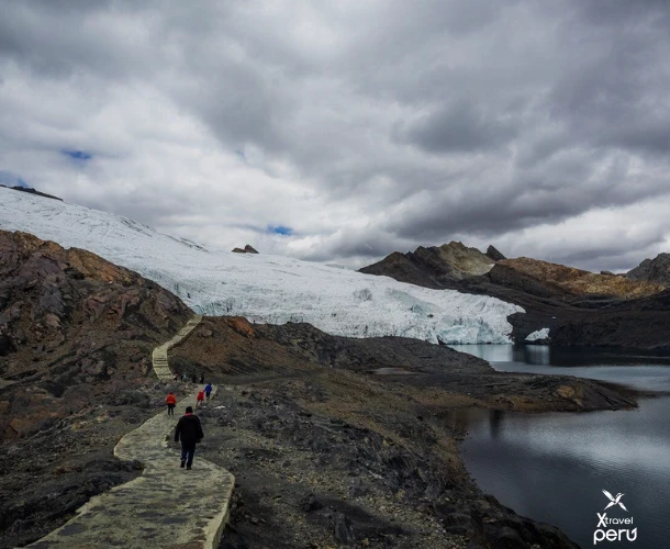Explora el imponente Pastoruri en un viaje único por la Ruta del Cambio Climático. Naturaleza extrema, paisajes de altura y aventura total en un solo día.