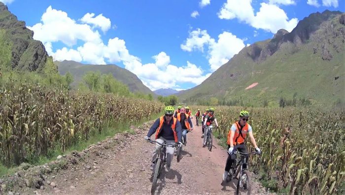 PEDALEANDO EN EL VALLE MAIZAL